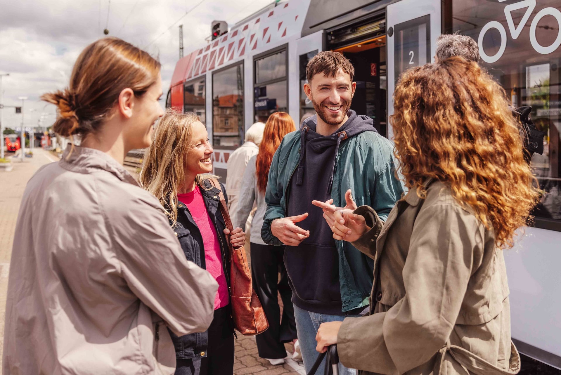 Personengruppe am Bahnsteig
