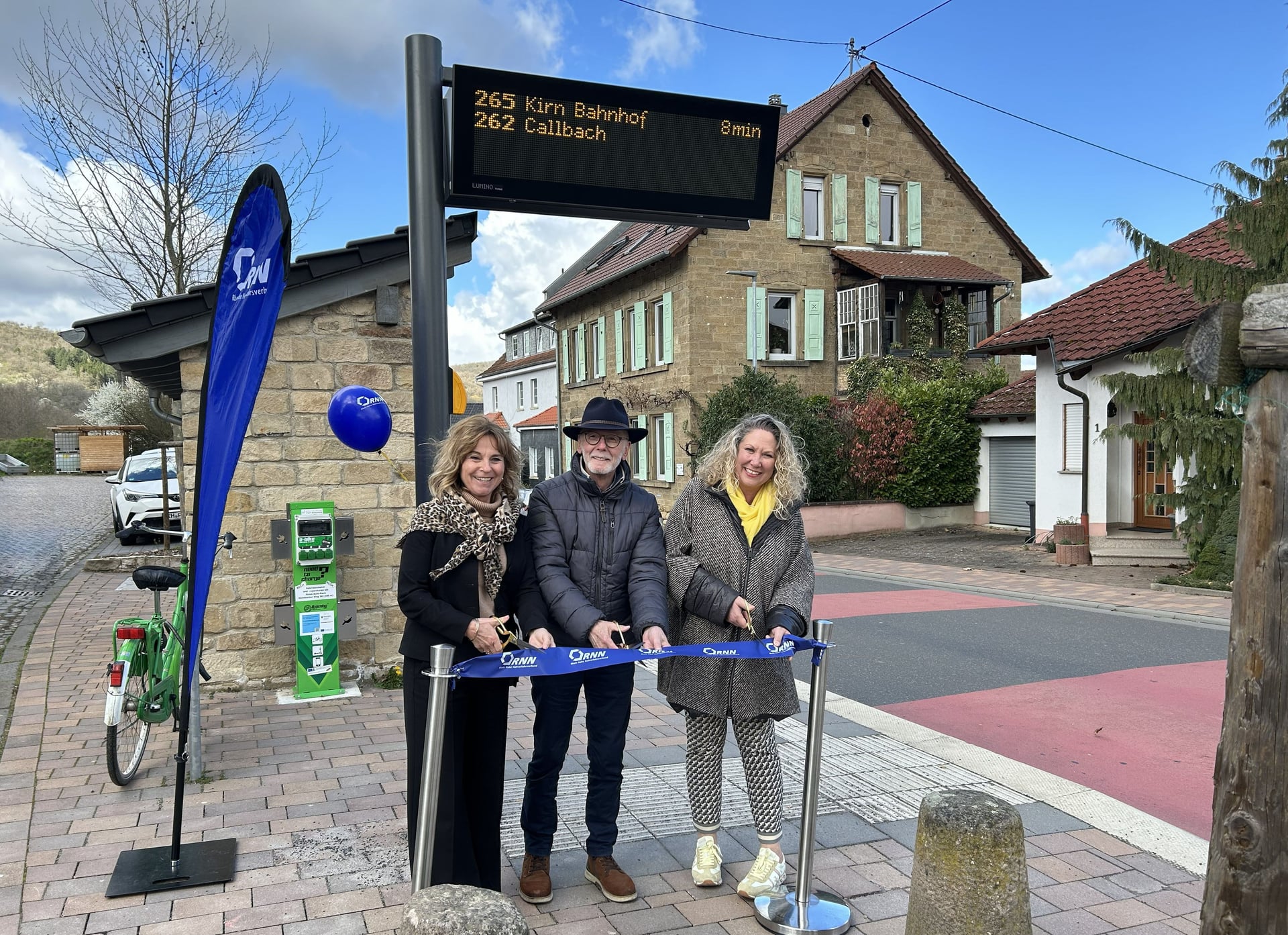 Einweihung des DFI-Anzeigers an der Haltestelle Bahnhof in Meisenheim