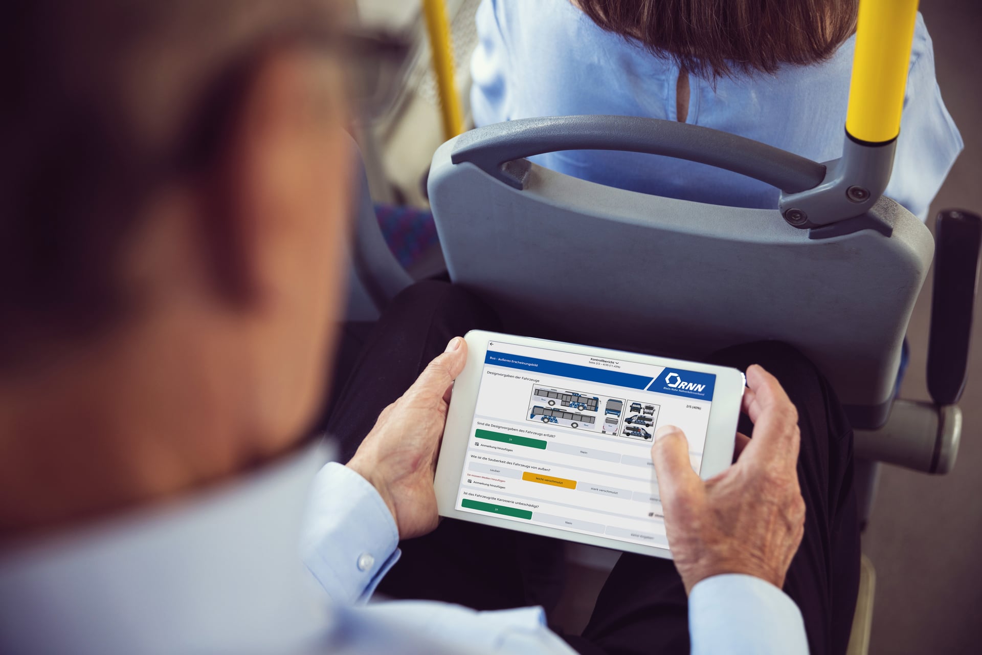 Qualitätskontrolle im Bus